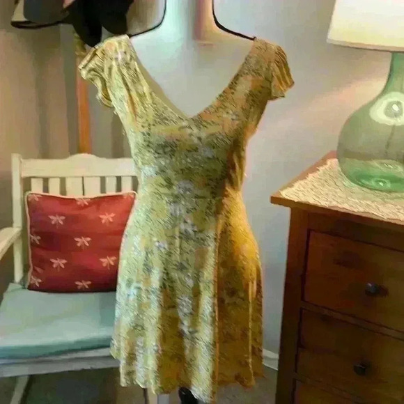 Forever 21 Dress Yellow Floral NWT - Picture 1 of 4